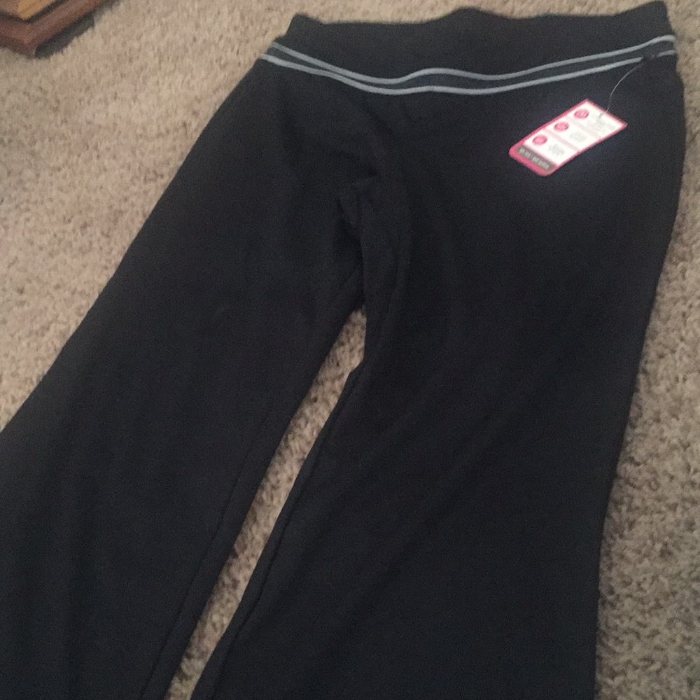 Old Navy”NEW”3/4th length work-out capris